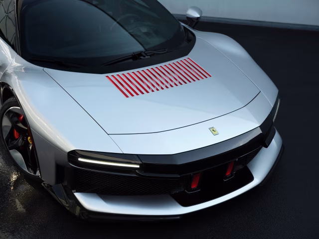 Ferrari CZ26 v odstínu Argento Veloce