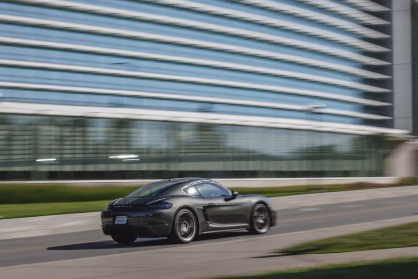 Porsche 718 Cayman: sportovní vůz, který vám nabídne moderní technologie, foto 4 | brand photo
