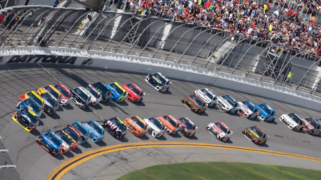 Daytona International Speedway - z pláže do klopených zatáček