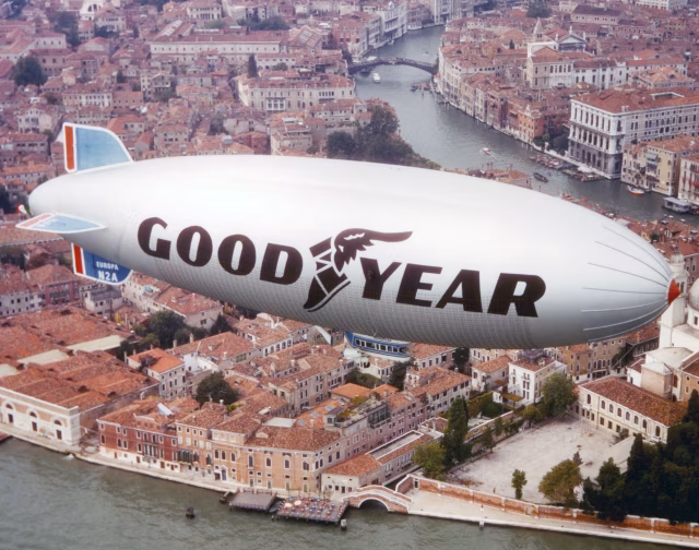 Unikátní vzducholoď Goodyear proletí 30. července nad Prahou
