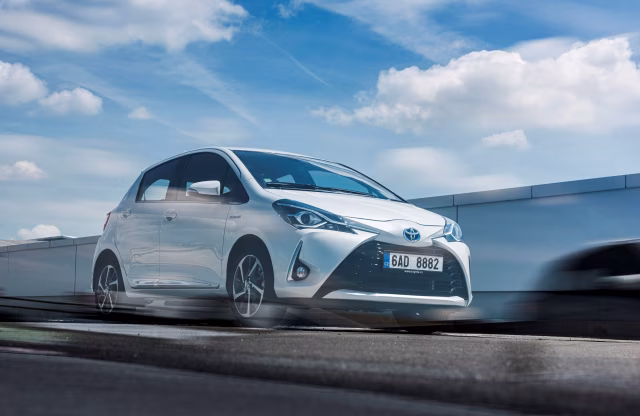 Toyoty prodala za letoší první pololetí o třetinu víc aut než loni.