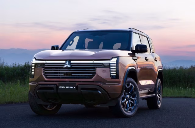 Mitsubishi Pajero páté generace v horské krajině