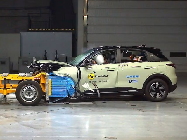 Elektrický hatchback Geely E2 při nárazové zkoušce