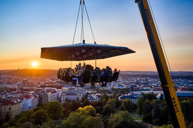 Dinner in the Sky - neopakovatelný adrenalinový zážitek v centru Prahy