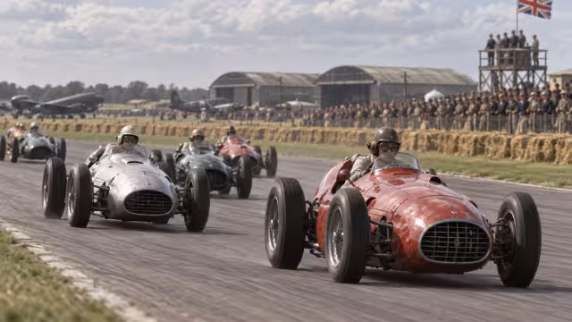 Generovaná historická scéna z počátků závodů na okruhu Silverstone.