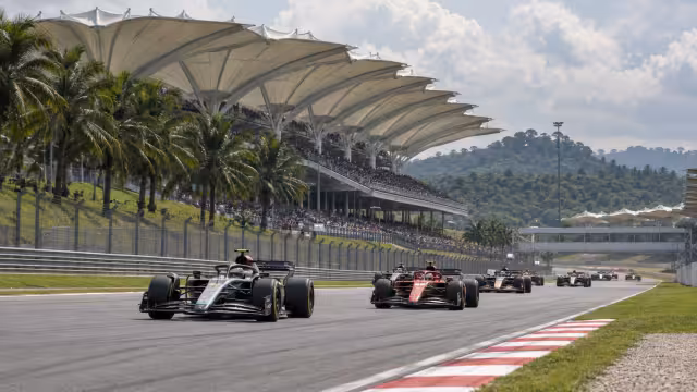 Generovaná panoramatická ilustrace současného okruhu Sepang.