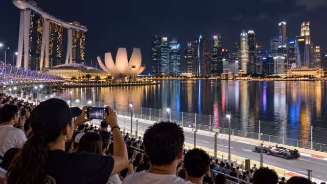 Generovaná ilustrace diváků a okolí okruhu Marina Bay.