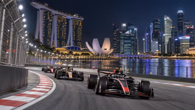 Generovaná panoramatická ilustrace současného okruhu Marina Bay.