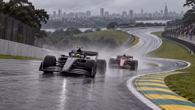 Generovaná ilustrace závodní stopy a vozu na okruhu Interlagos.