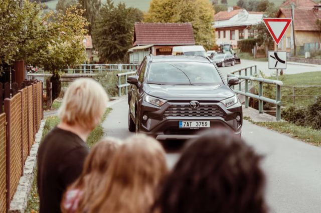 Nakresli auto svých snů: Startuje 15. ročník výtvarné soutěže Toyota Dream Car