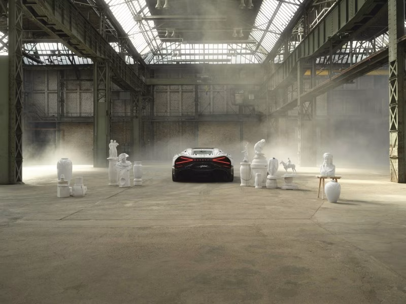 Bugatti W16 Mistral Blanc Éternel: Symbióza porcelánového umění a hypersportovního inženýrství – fotografie 4
