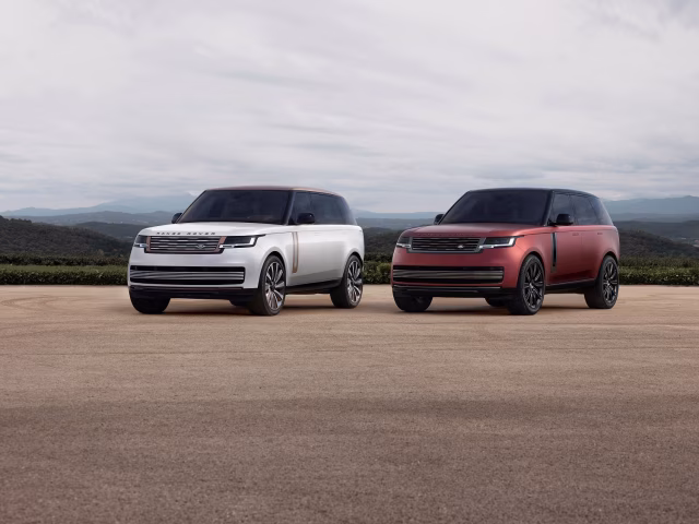 Kompletní nabídka modelové řady Range Rover nabízí jak vrcholný model SV, tak plug-in hybrid