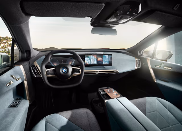 Continental dodává centrální mozky automobilům. V Brandýse spustil výrobu pro BMW.
