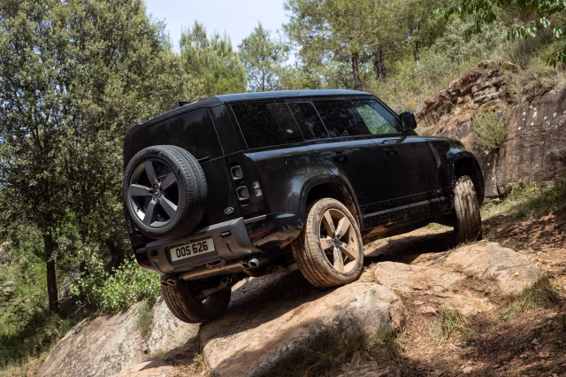 Redakční test: Land Rover Defender 110 d200 - obrovitý obránce