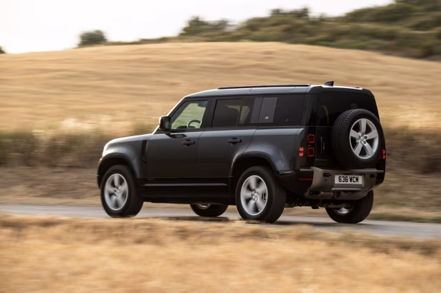 Redakční test: Land Rover Defender 110 d200 - obrovitý obránce