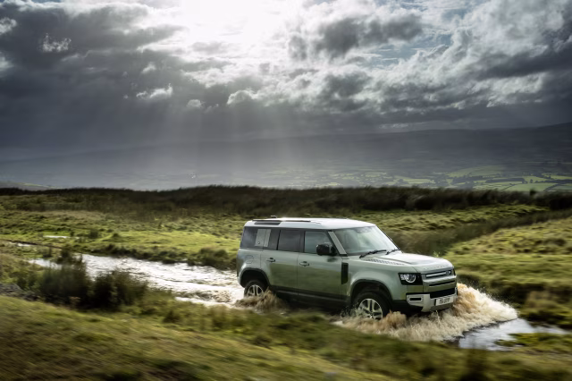 Redakční test: Land Rover Defender 110 d200 - obrovitý obránce