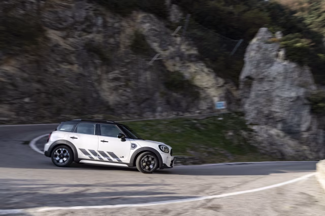 MINI Cooper SE Countryman ALL4 edice Untamed