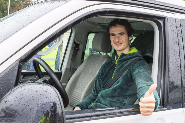 Centrem Prahy projelo 120 Transporterů všech generací