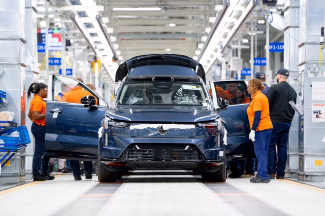 Volvo Cars zahajuje výrobu plně elektrického SUV EX90