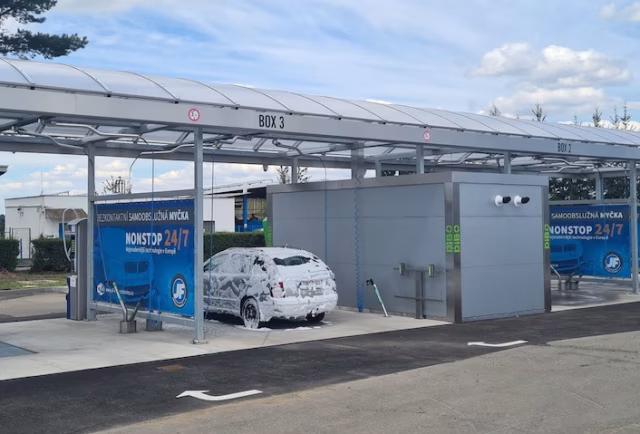 Mytí aut je stále populárnější. Lidé si uvědomují, že auto je jejich vizitka a péče prodlužuje životnost laku a karoserie.