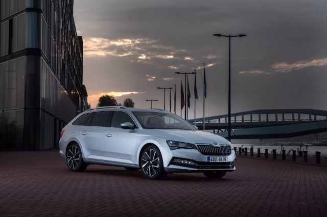 ŠKODA OCTAVIA získává titul Nové auto roku 2020 časopisu Auto Express