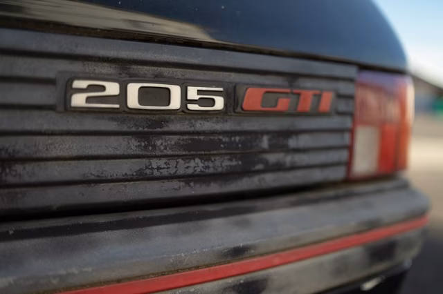 PEUGEOT 205 GTi zrestaurován asociací Aventure Peugeot