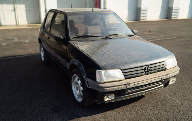 PEUGEOT 205 GTi zrestaurován asociací Aventure Peugeot