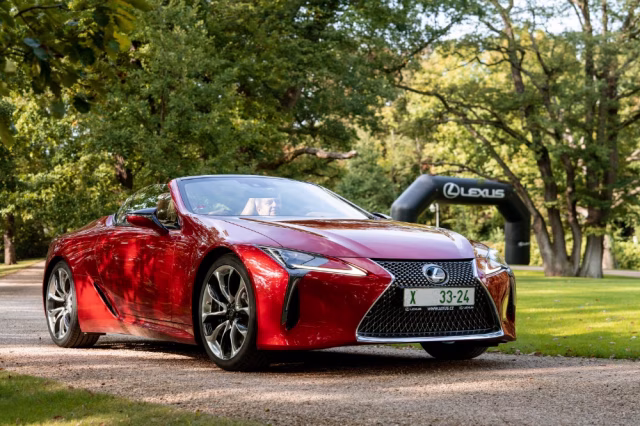Lexus měl v létě rekordní prodeje. V Česku představil LC 500 Convertible