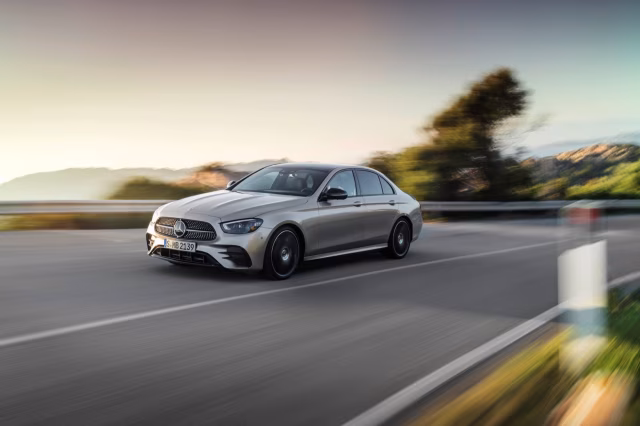 Mercedes-Benz posiluje pozici nejžádanější prémiové značky v ČR