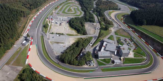 Okruh Spa-Francorchamps - oblíbené místo jezdců i diváku.