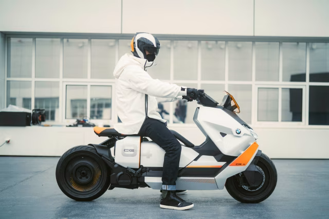 BMW Motorrad Definition CE 04. Nový styl městské jednostopé mobility