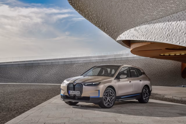 První BMW iX
