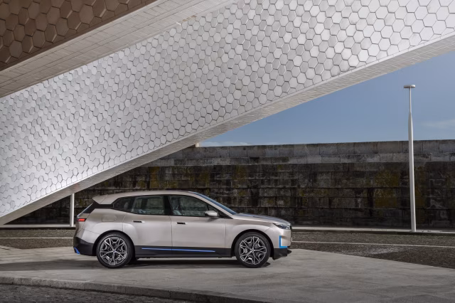 První BMW iX