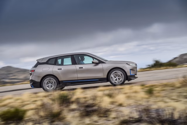 První BMW iX