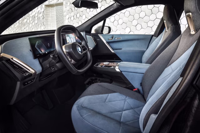 První BMW iX