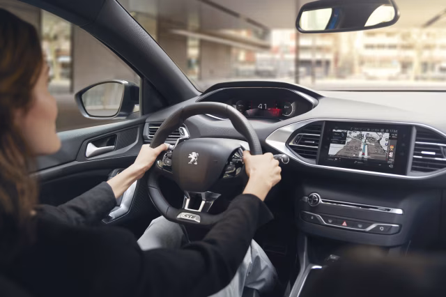 PEUGEOT 308: Nová modelová řada a digitální i-Cockpit